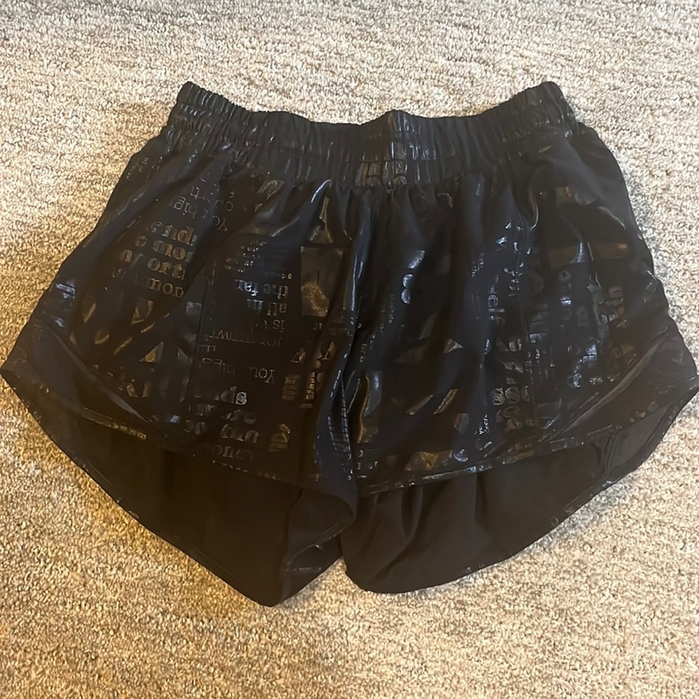 Lululemon Hotty Hot 4” LR Shorts